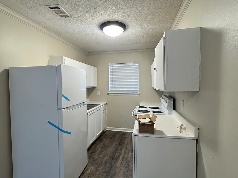 4725 Hoffman Rd #7 — Photo 3