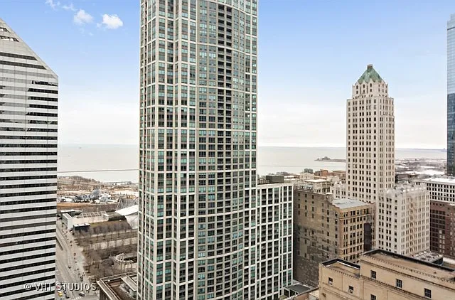 8 E Randolph St #3103 — Photo 11