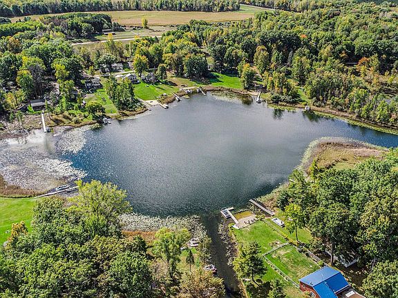 2nd image of 4499 Woodland Dr