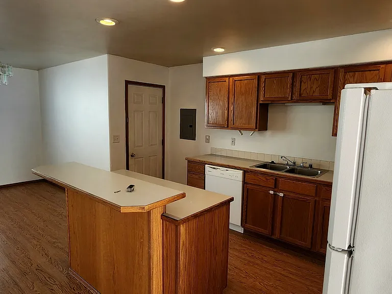 1326 S Skyline Dr — Photo 6