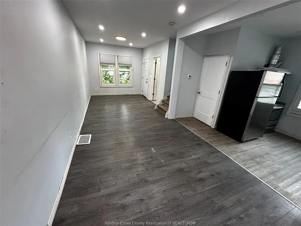 4 bed, 1.5 bath, $1,900 — Photo 2