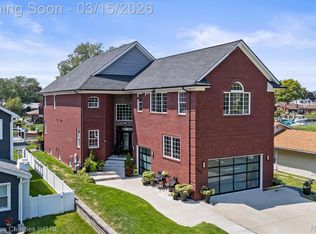 41245 Belvidere St, Harrison Township, MI