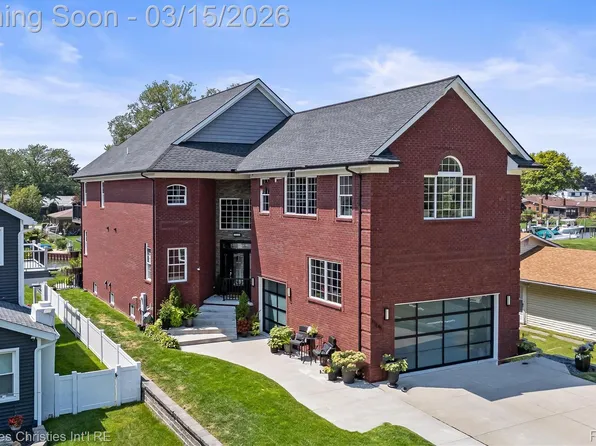 41245 Belvidere St, Harrison Township, MI 48045