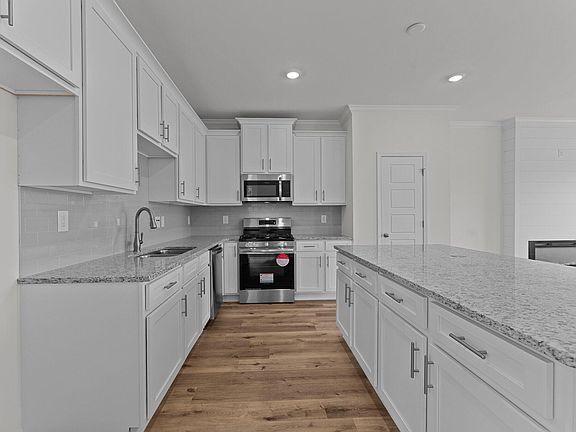 3rd image of 933 Alma Railway Dr #553