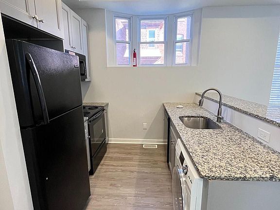 3rd image of 933 Belmont Ave #35-1F