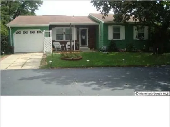 39 Hummingbird La, Whiting, NJ 08759
