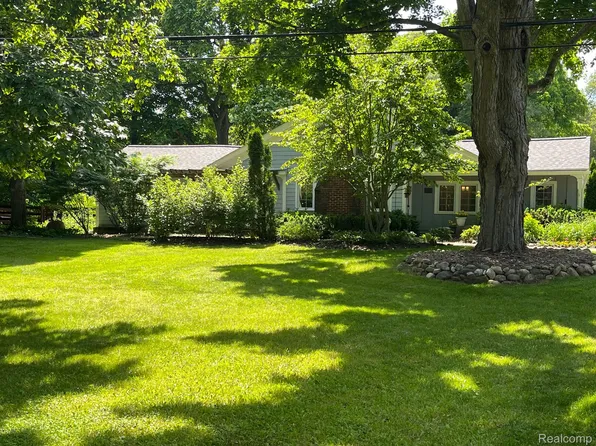 5730 N Rochester Rd, Rochester, MI 48306