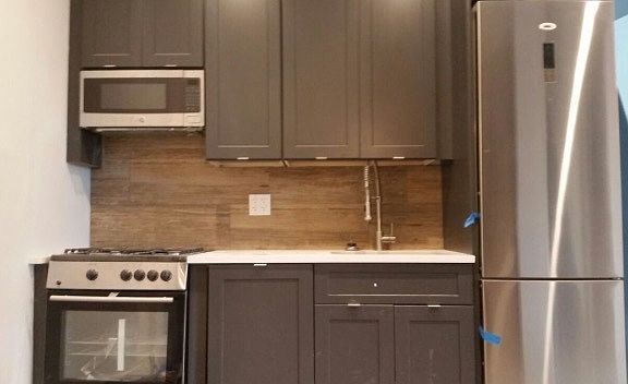 2nd image of 131 Tompkins Ave #2LZ