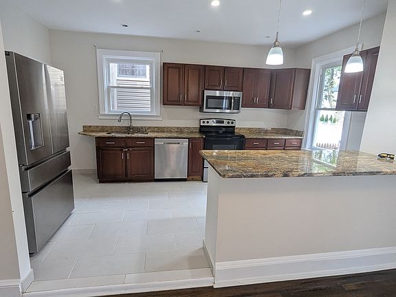 5th image of 493 Jefferson Ave