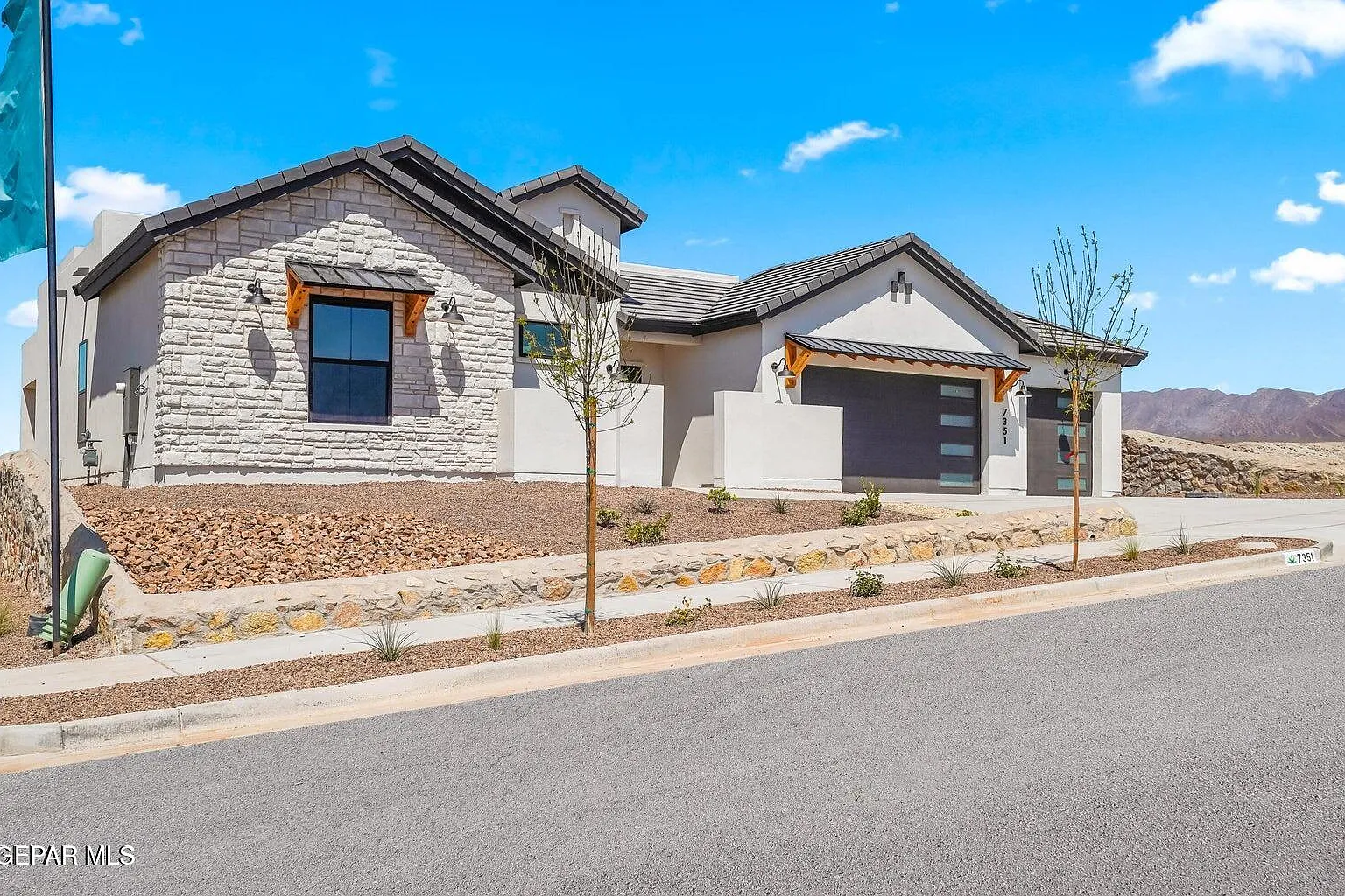 4 bed, 3.0 bath, 2605 sqft, $5,100 — Photo 2
