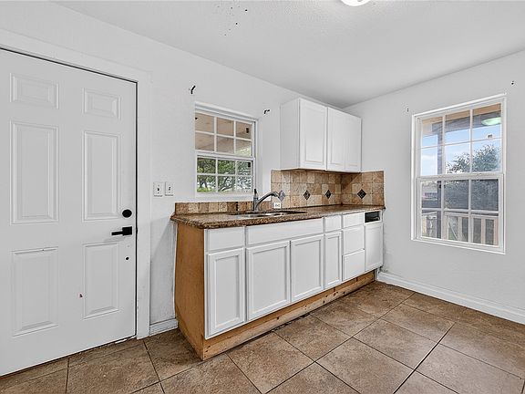 5th image of 406 W Olrich St