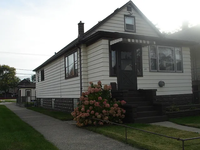 301 153rd Pl photo 1