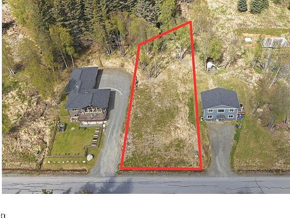 2nd image of 1080 Nelson Ave