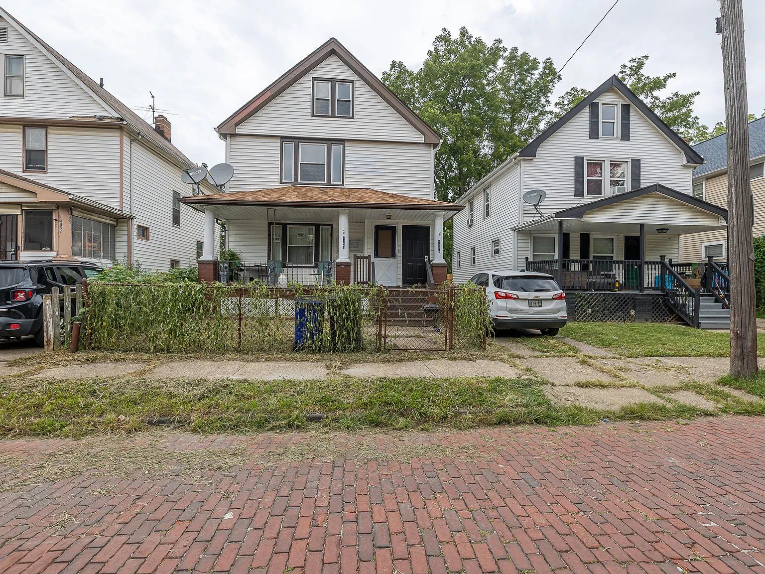 Charming 2 bedroom Unit — Photo 2