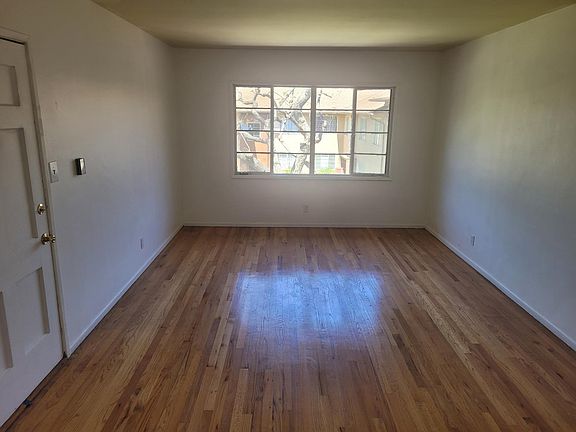 3rd image of 4024 Hillcrest Dr #C