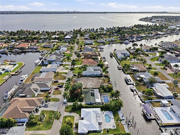 2nd image of 5338 Bayshore Ave