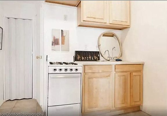 2nd image of 82 E 3rd St #De1