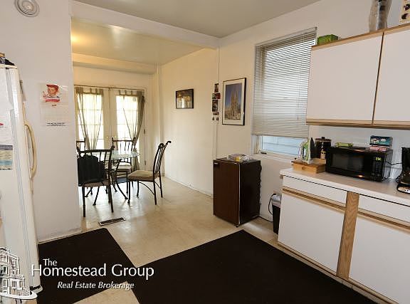 4th image of 1526 W Nelson St #001
