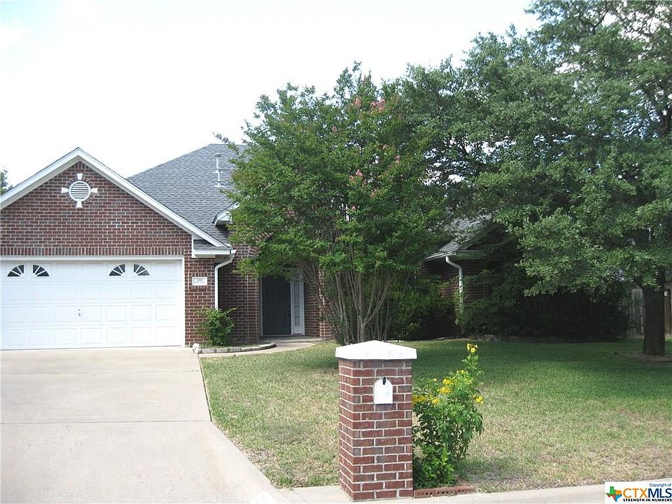 1st image of 2416 Holly Ln