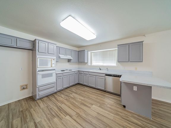 5th image of 2758 Red Oak Dr