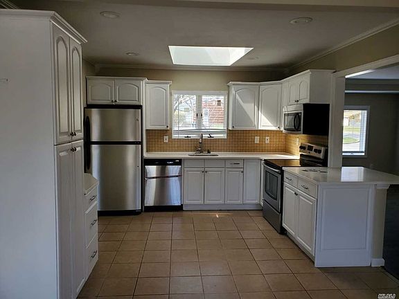 4th image of 17 Griffin Dr