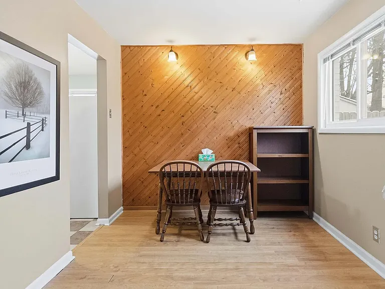 2061 Saint Teresa Dr — Photo 17