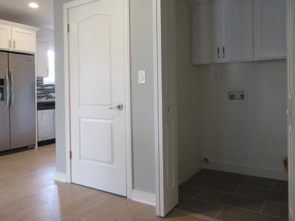 5th image of 627 1/2 N Mariposa Ave