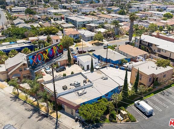 3rd image of 4922 Venice Blvd