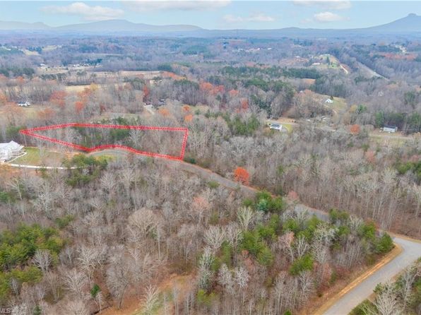 Eddington Rd #9, Pilot Mountain, NC 27041