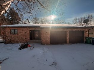222 County Road B2 W, Roseville, MN 55113