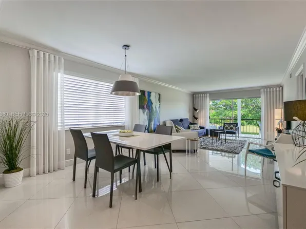 6200 NW 44th St APT 301, Fort Lauderdale, FL 33319