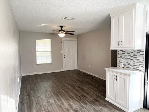 3rd image of 108 1/2 Powell Dr