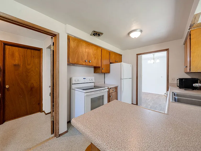 1005 9th St NE — Photo 3