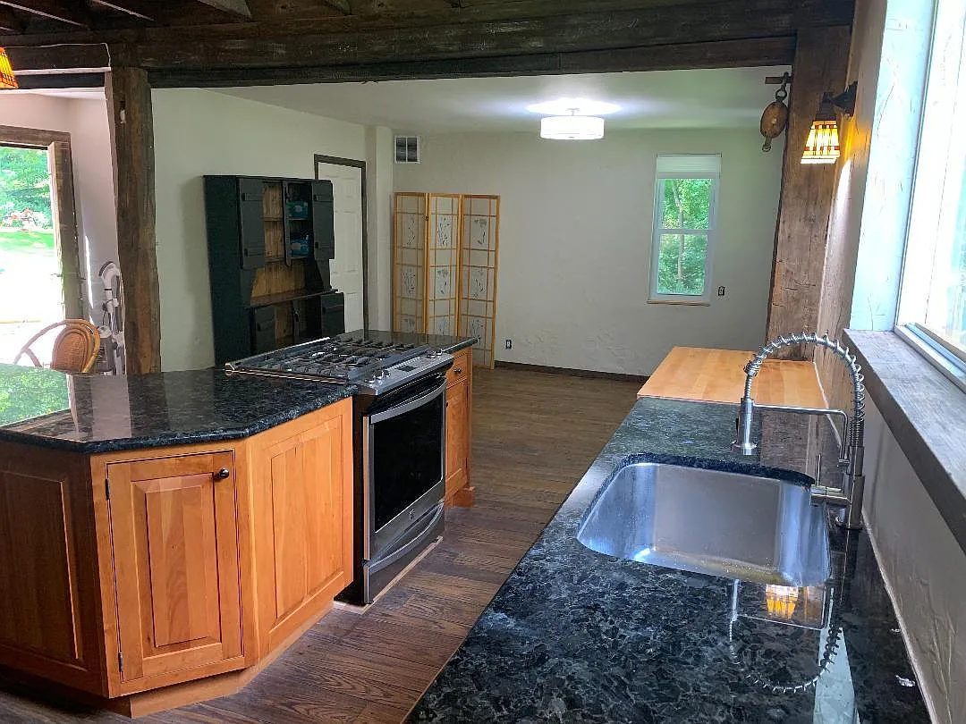 1 bed, 950 sqft, $1,900 — Photo 3