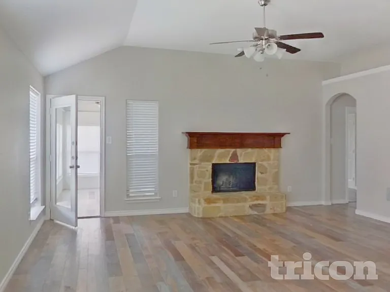 157 Spring Hollow Dr — Photo 4