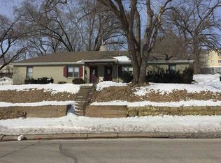 3347 Center Grove Dr, Dubuque, IA 52003