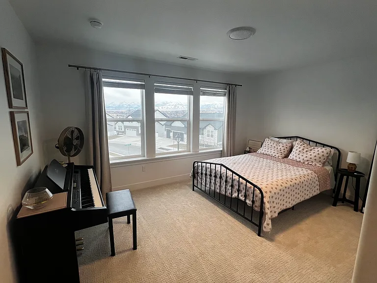 556 N Hill View Dr — Photo 10