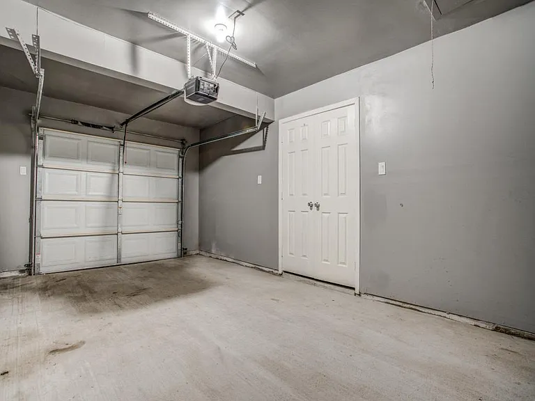 7027 Coleshire Dr — Photo 21