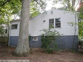 2nd image of 1907 Albatross St