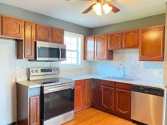 3rd image of 320 Harrison Ln