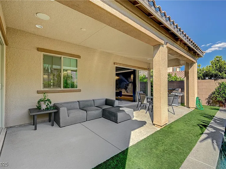 3943 Reyes Ave — Photo 53