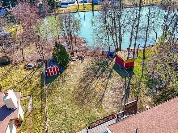 4th image of 875 Lantern Dr
