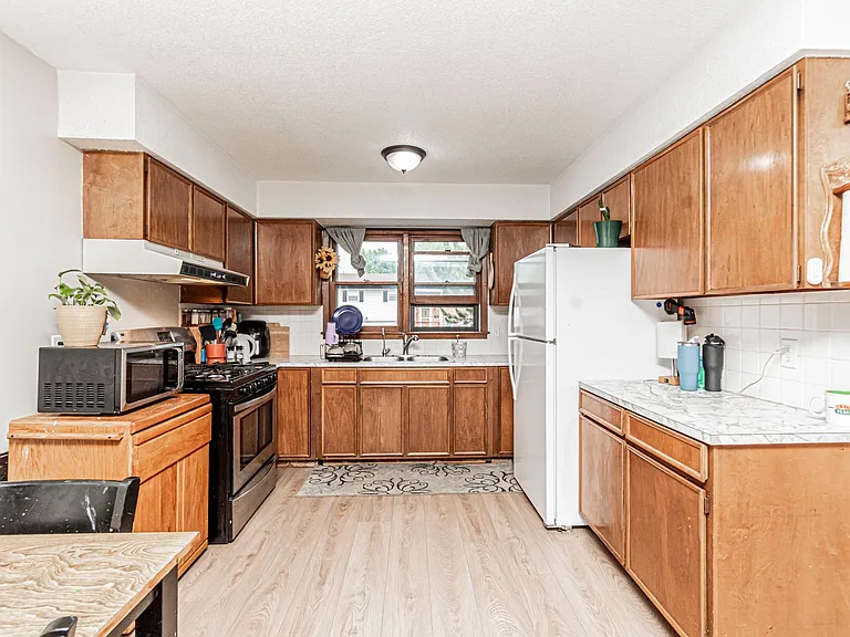1011 Skyline Dr — Photo 16