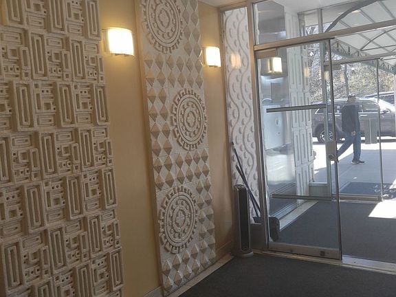 2nd image of 10 Plaza St E #3D1