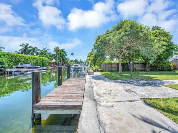 1681 Daytonia Rd, Miami Beach, FL 33141