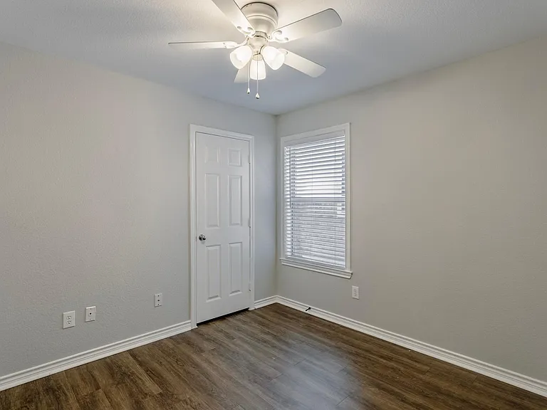8915 Wild Rose Ln — Photo 22