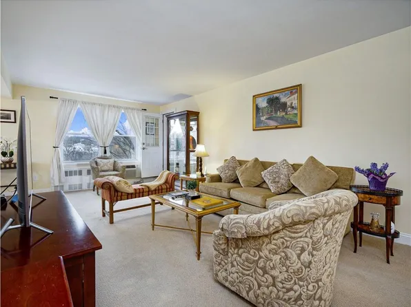 177 E Hartsdale Avenue #4T, Hartsdale, NY 10530