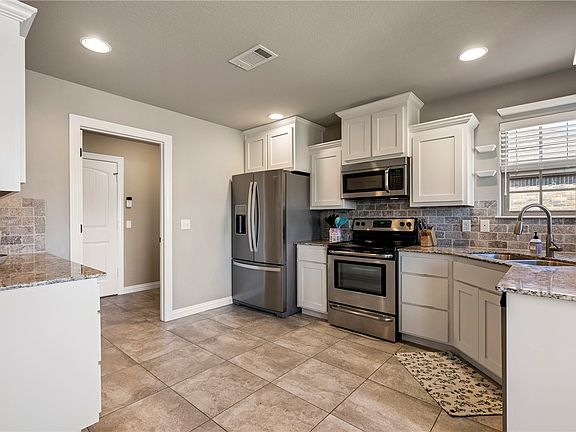 4th image of 688 Olivia Ln