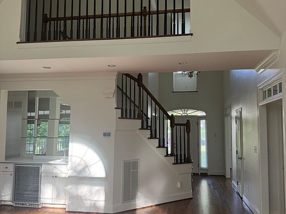 5th image of 102 Cherry Laurel Dr