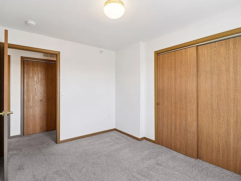 Wyndam Place Senior Residence - Lawrence — Photo 8